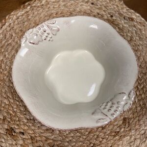 Elegant Cream Dinnerware Bowl